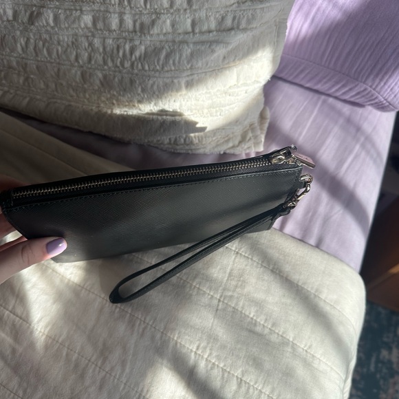 KATE SPADE BLACK LEATHER WRISTLET - Picture 3 of 3